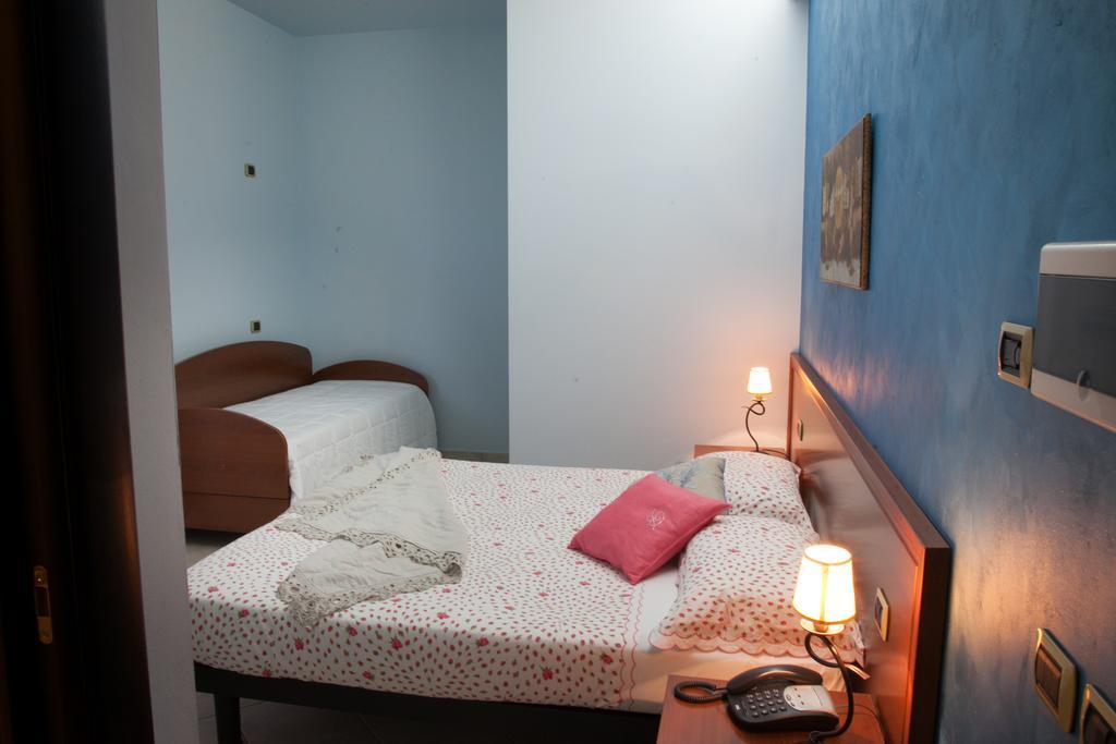Pensione Degli Ulivi Porto Sant'Elpidio Room photo