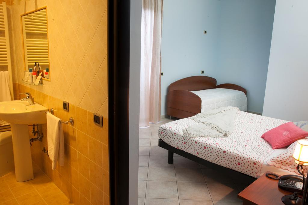 Pensione Degli Ulivi Porto Sant'Elpidio Room photo